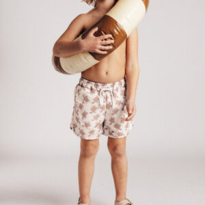 Kind in zwemkleding met flippers zwembroek baje