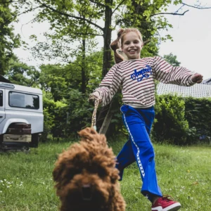 Trendy meisjes sportbroek kobaltblauw met glitterlook en hartjes tape