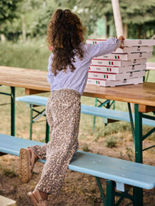 Meisjes leopard cargo broek
