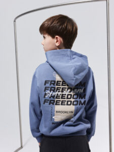 Stoere hoodie met statement backprint voor jongens blauw