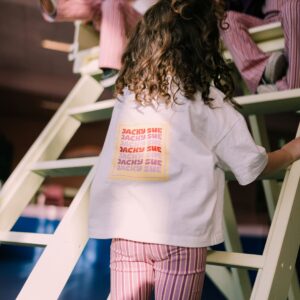 JS tee off white – trendy essential van Jacky Sue