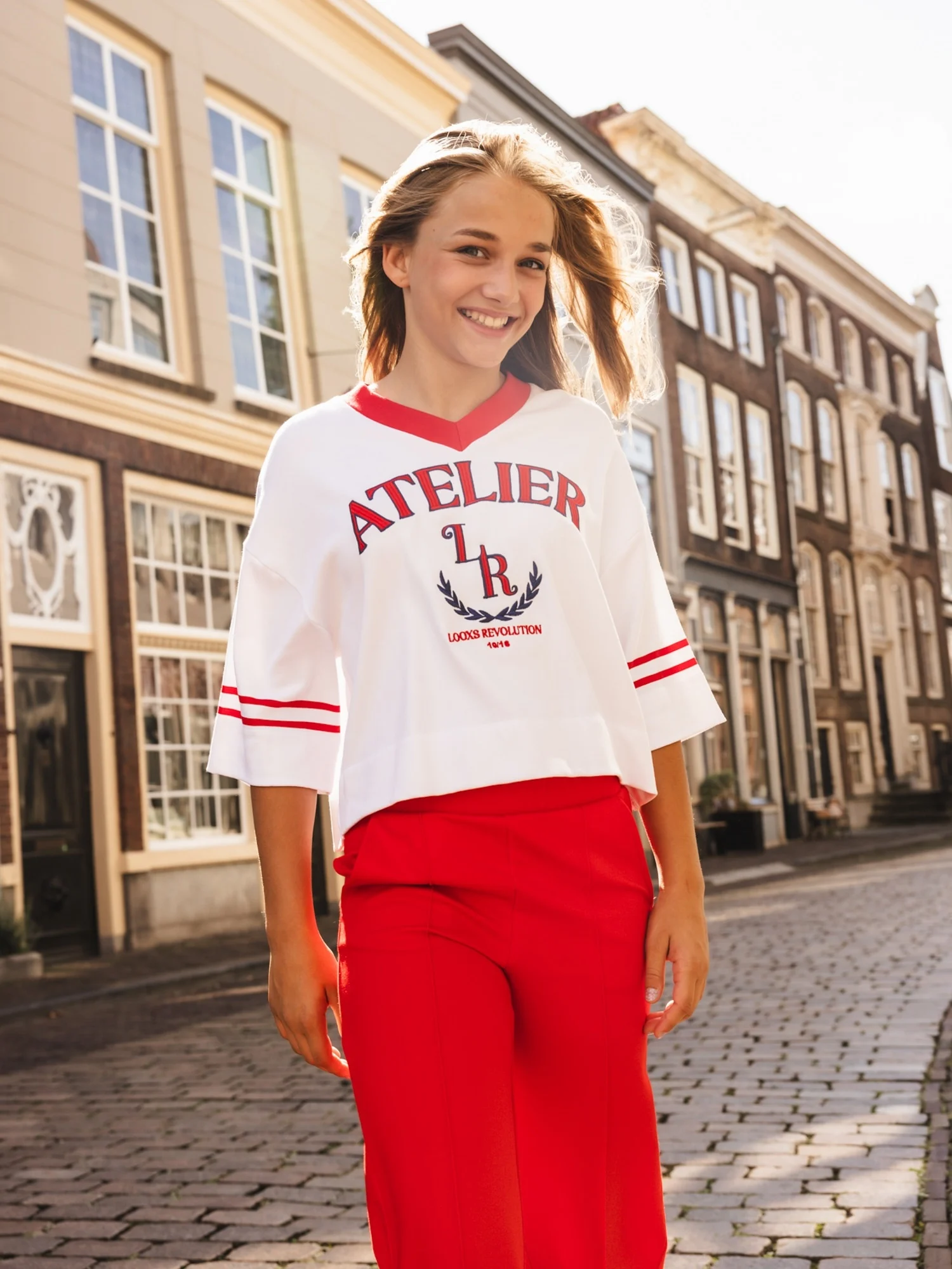 Trendy meisjes T-shirt wit met rood accent