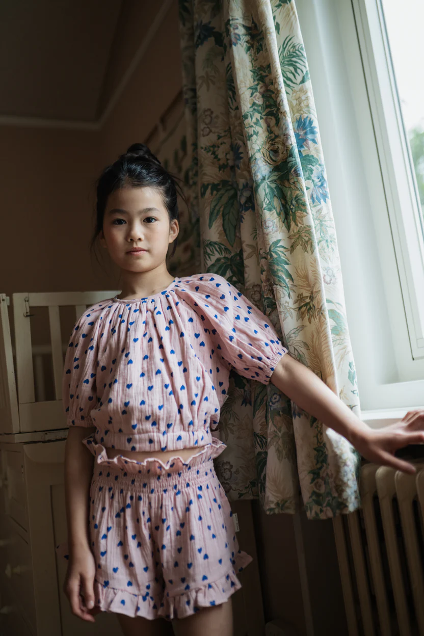 Zomerse meisjes blouse met pofmouwen hartjesprint