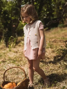Meisjes gehaakt vest Flora – Lil’ Atelier